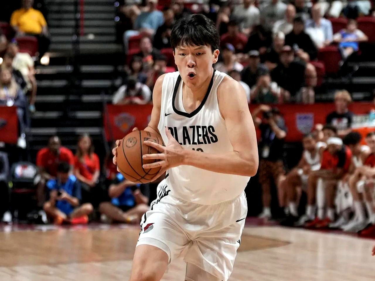 包含NBA常规赛冲刺阶段走向成谜，新疆广汇遗憾出局，话题不断，阵容厚度经受考验的词条