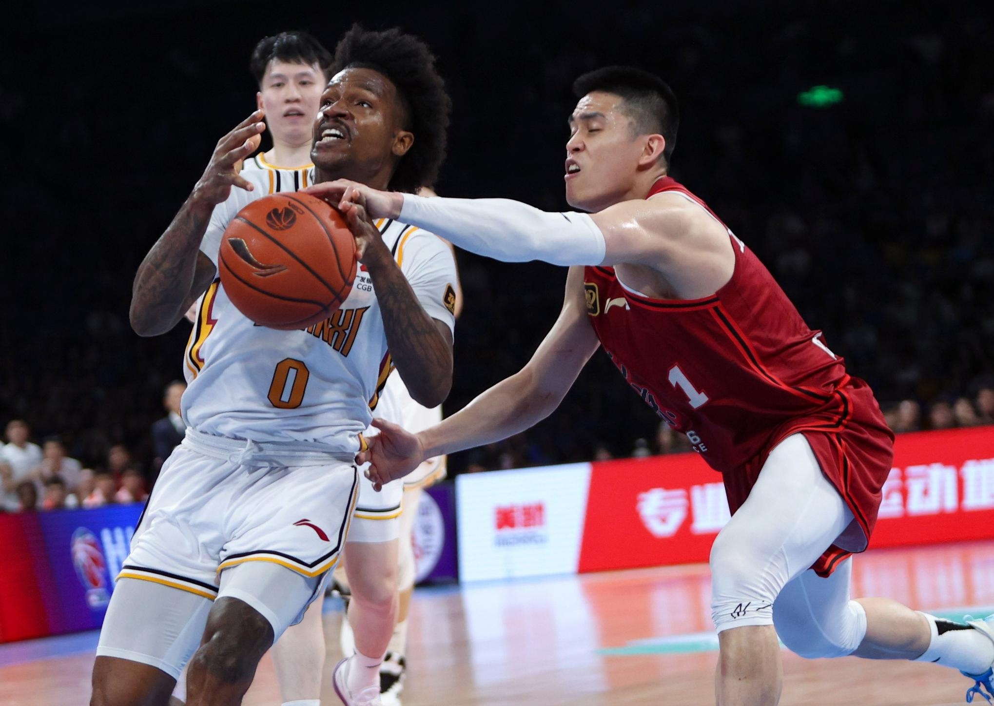 包含赛前国王杯焦点战；北京首钢回应争议；引发热议；细节决定成败的词条