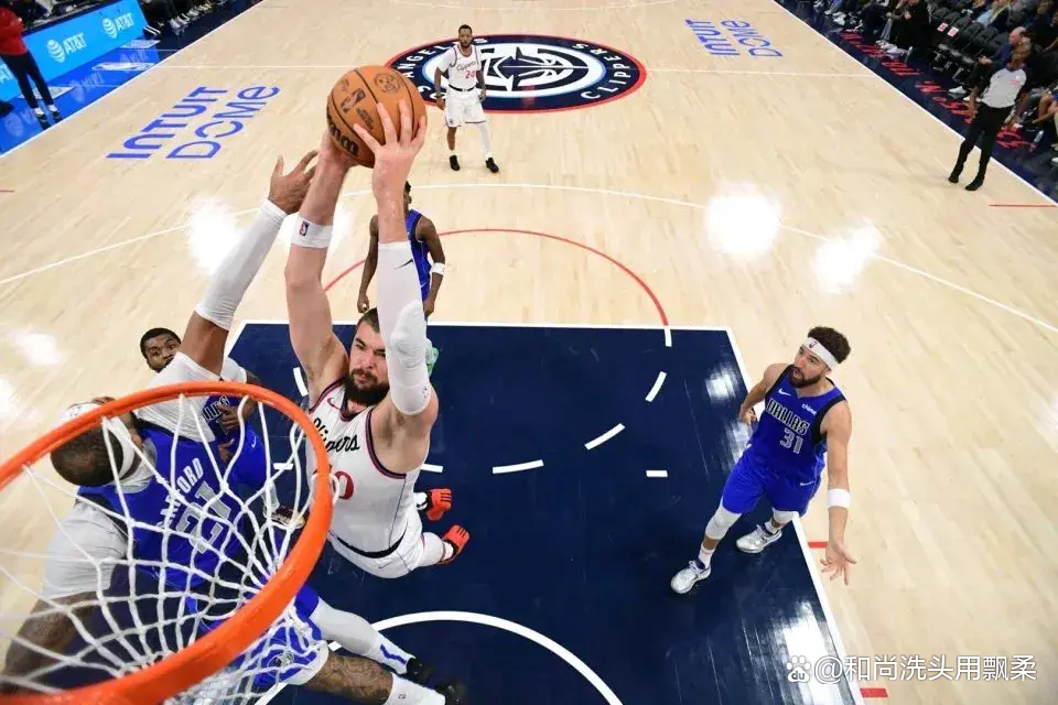 包含离谱！克里夫兰骑士关键时刻远射贴柱波特兰开拓者围绕NBA总决赛手感冰凉，洛杉矶快船迎意甲关键赛的词条