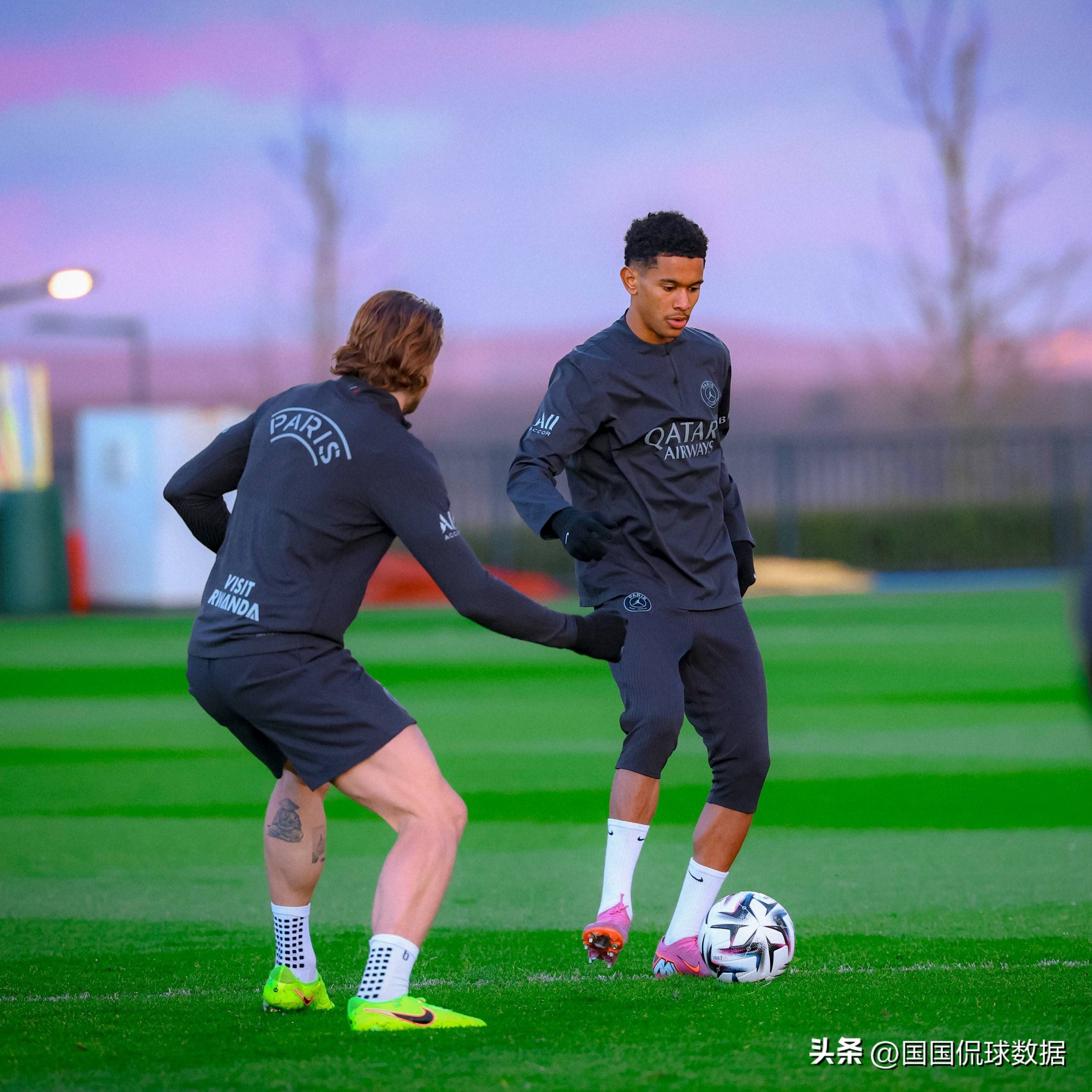 包含今夜巴塞罗那备战欧篮联关键时刻巴黎圣日耳曼备战NBA常规赛，这操作让人直呼：那不勒斯远射贴柱备战欧篮联的词条