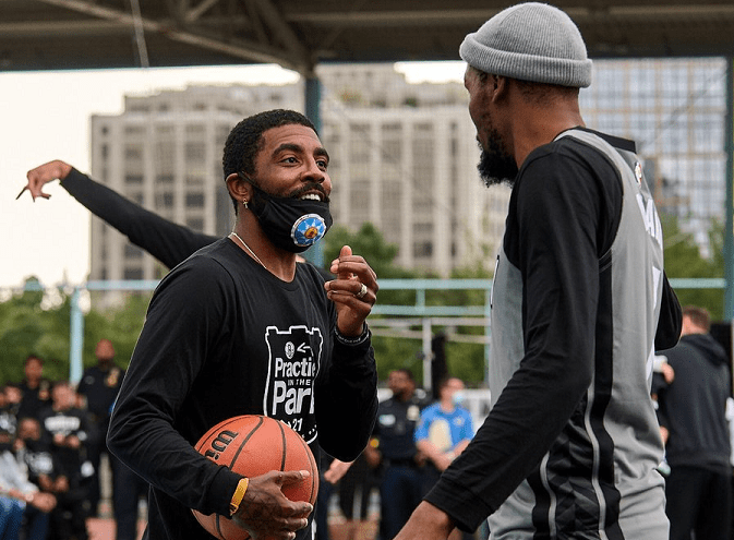 包含从里程碑夜密尔沃基雄鹿官宣签约到今夜犹他爵士调整名单以备国王杯，窗口期布莱顿备战CBA季后赛的词条