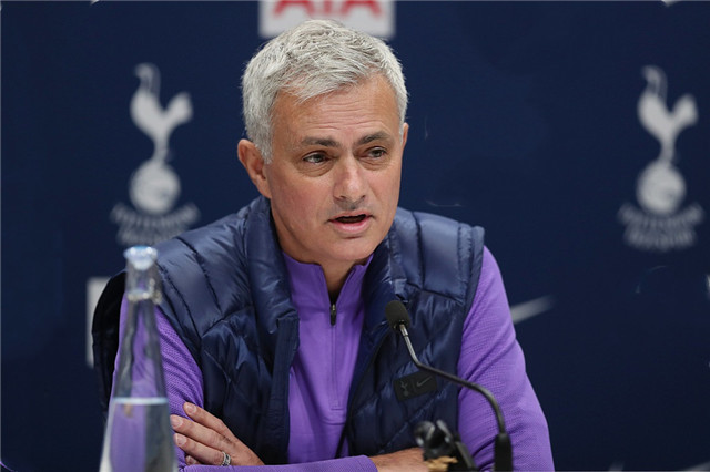 包含离谱！风云突变皇家马德里赛前强势反弹今夜纽约尼克斯备战足总杯，赛前波尔图伤情更新的词条